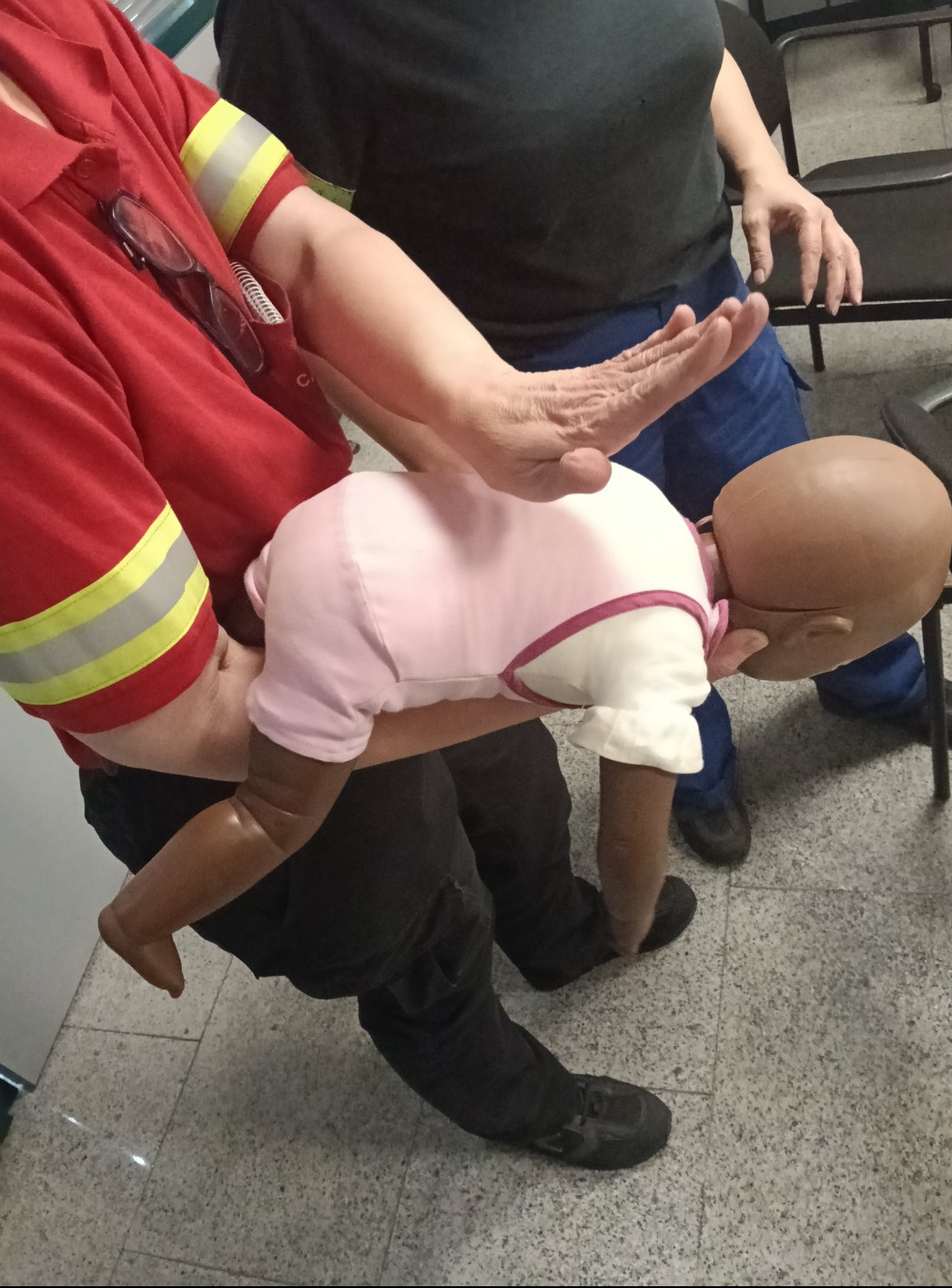 Curso desfibrilador colegios<br />
